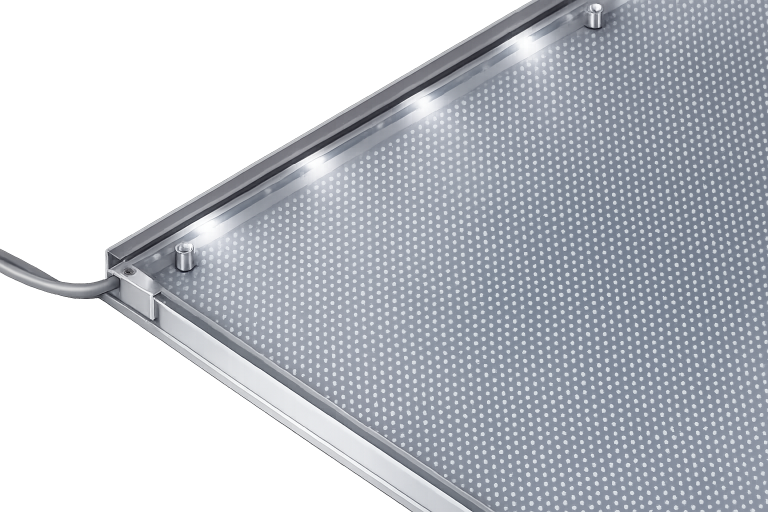 Technik / Seiteneinspeisung „LED‑Flächenlicht Seiteneinspeisung – Lichtkopplung über Acrylglas“ „Laserrasterung für homogene Lichtverteilung im Flächenlicht“