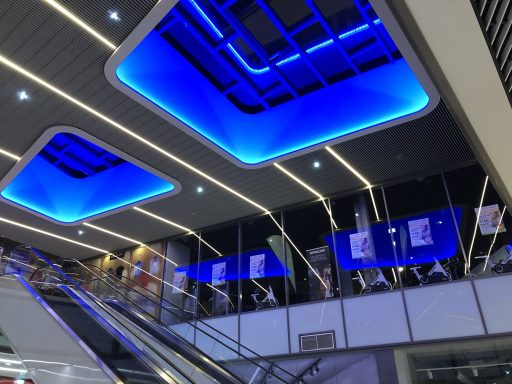 Blaue LED-Beleuchtung der Lichtkuppeln Blaue Tageslichtkuppeln